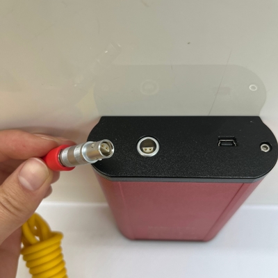 L'appareil de contrôle portatif de dureté de batterie rechargeable d'affichage à cristaux liquides de couleur a adapté le matériel aux besoins du client pour des métaux