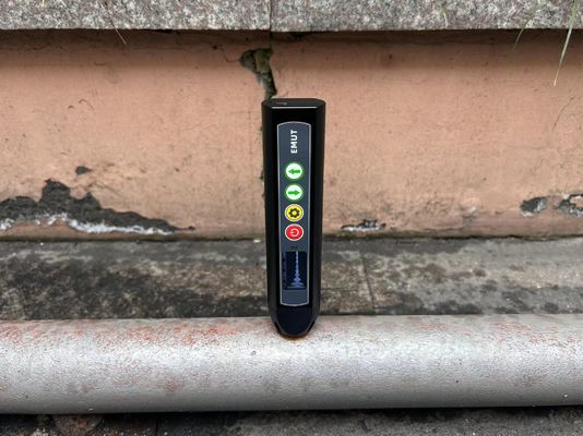 Une échographie EMAT Air Coupling Ultrasonic Thickness Gauge avec une surface à haute température
