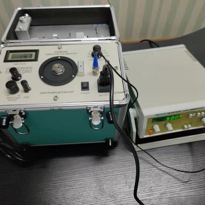 Calibrateur de vibration numérique Calibrer le compteur de vibrations Shaker de vibration de 1 Hz à 10 kHz réglable en continu HG-5020i
