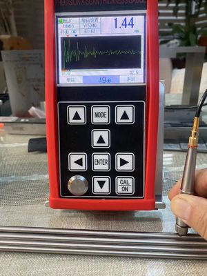 Un échantillon B échantillon 0.001mm haute résolution de revêtement pénétrant mesureur d'épaisseur par ultrasons