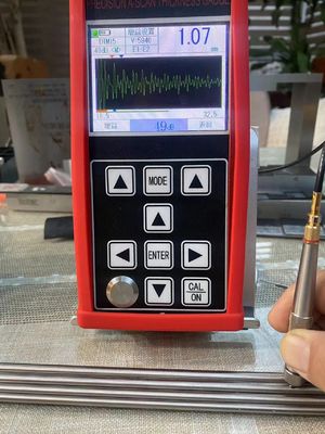 Un échantillon B échantillon 0.001mm haute résolution de revêtement pénétrant mesureur d'épaisseur par ultrasons